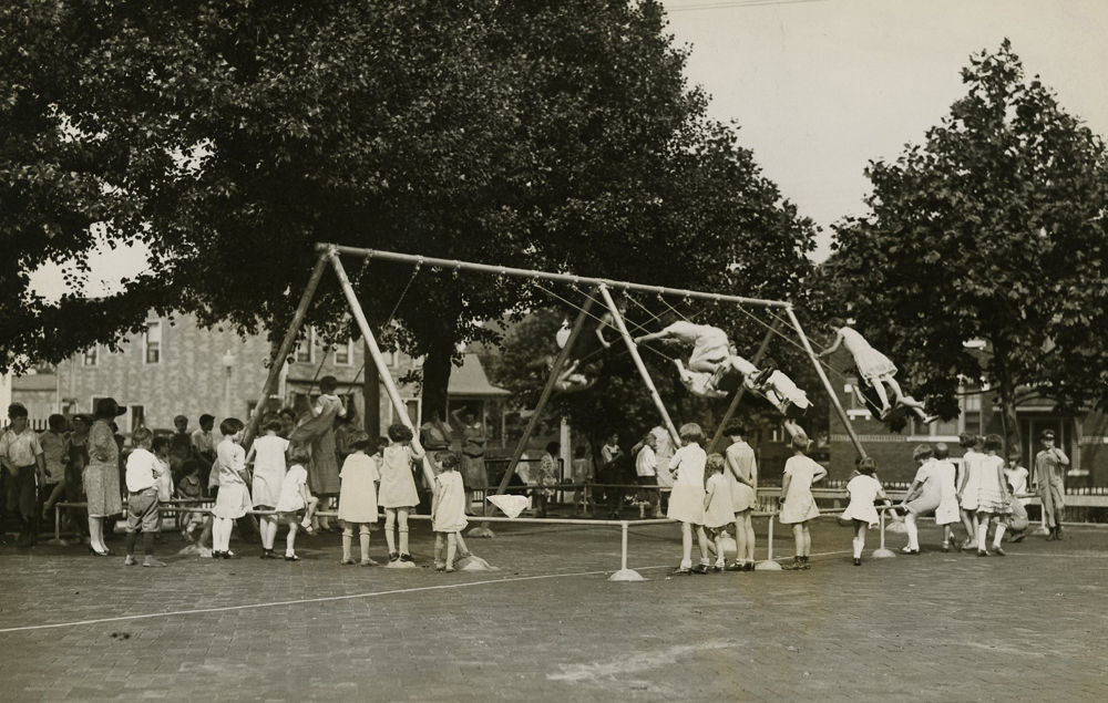 1928: Swings